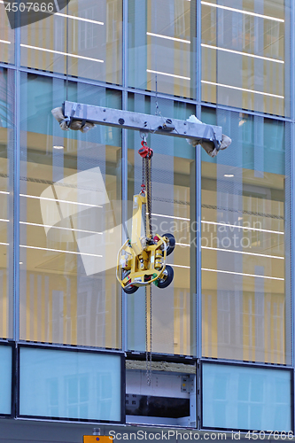 Image of Vacuum Glass Lifting