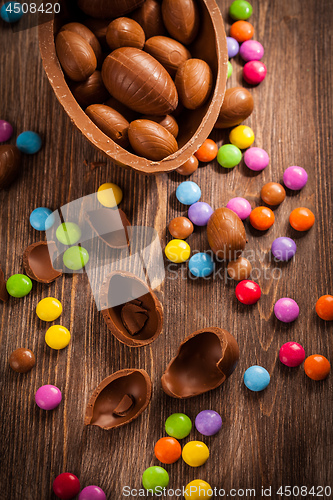 Image of Sweet chocolate eggs and smarties for Easter 