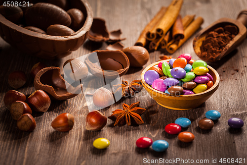 Image of Sweet chocolate eggs and smarties for Easter 