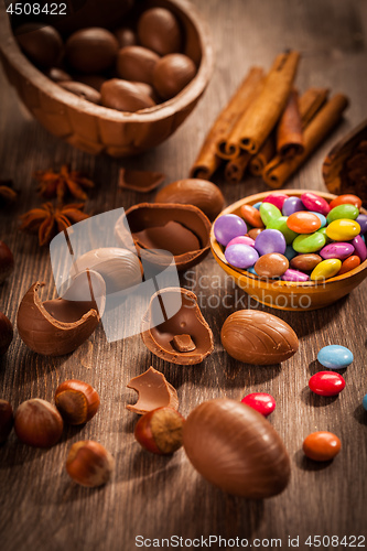 Image of Sweet chocolate eggs and smarties for Easter 