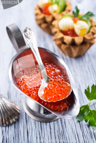 Image of tartalets, butter and salmon caviar