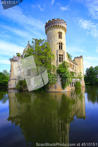 Image of La Mothe Chandeniers, fairytale ruin of a french castle