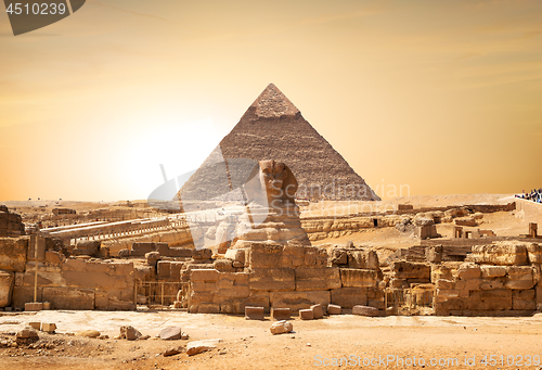 Image of Sphinx and pyramid