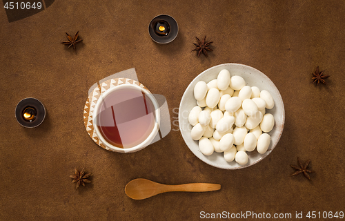 Image of Tea and almonds in white chocolate