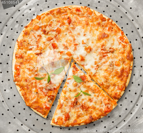 Image of Freshly baked margherita pizza on a metal tray