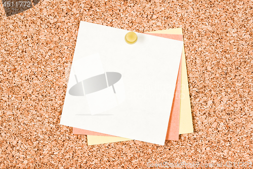 Image of Blank white note on a corkboard