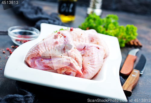 Image of raw chicken wings