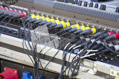 Image of Many cables included in the audio mixer