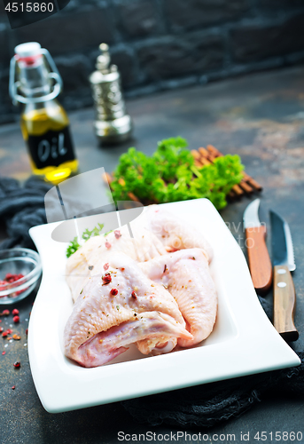 Image of raw chicken wings