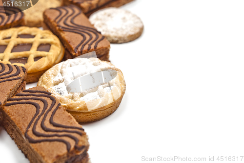 Image of Cake bars filled with cream, oat cookies and tarts with dark cho