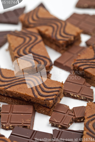 Image of Cake bars filled with cream and cracked chocolate pieces.