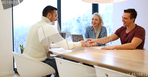 Image of couple buy an apartment