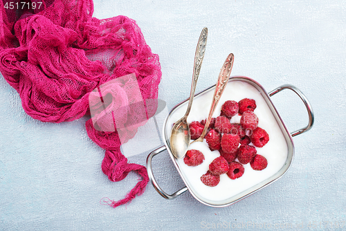 Image of desert with raspberry