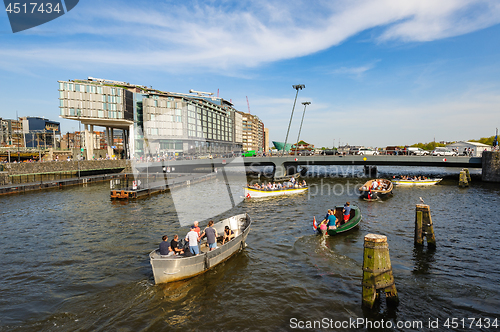 Image of Sightseeng in front of DoubleTree Hilton hotel, around the Central Station of Amsterdam