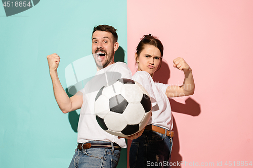 Image of The young fans celebrating on blue and pink trendy colors.