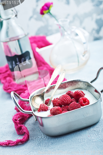 Image of desert with raspberry