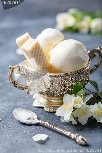 Image of Vanilla ice cream balls.
