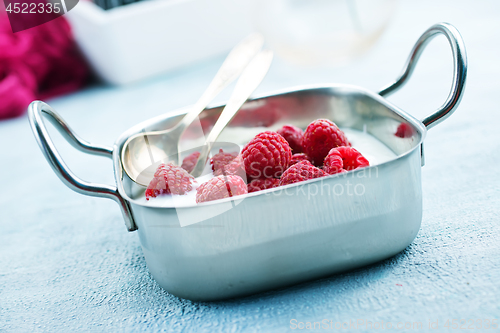 Image of desert with raspberry