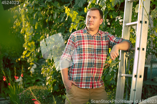 Image of Mant prune grape brunch, work on a family farm