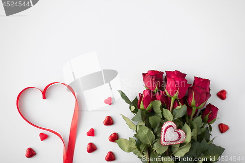 Image of close up of red roses and heart shaped candies