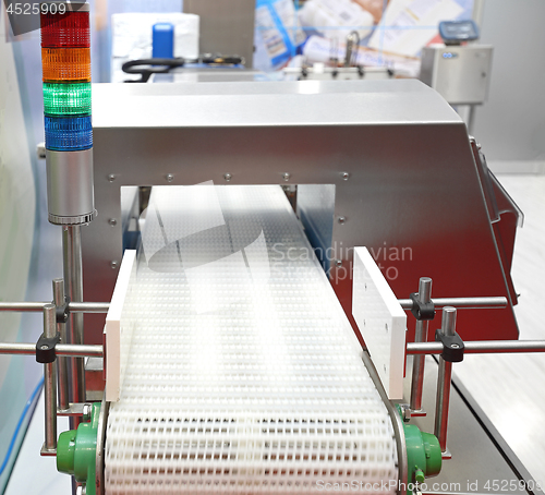 Image of Metal Detector Conveyor