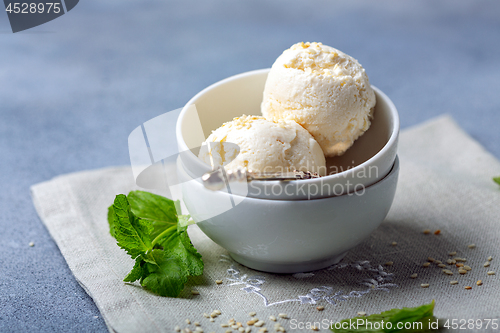 Image of Artisanal ice cream balls with sesame seeds.