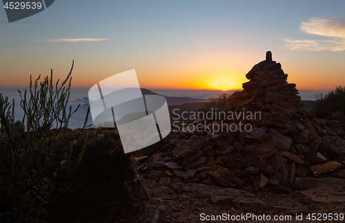 Image of Sun rising up over a horzon of fog in Blue Mountains