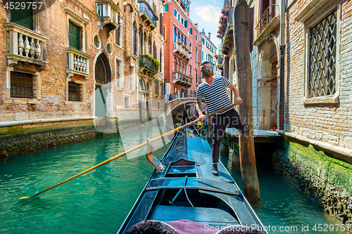Image of Gondolier with a paddle
