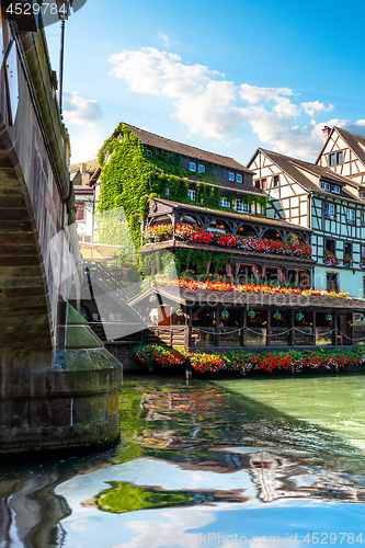 Image of Houses on river