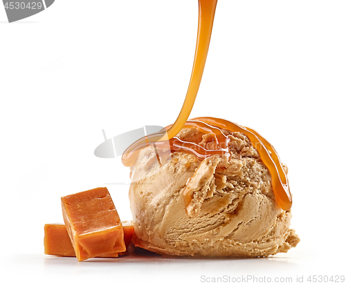 Image of caramel ice cream with caramel sauce