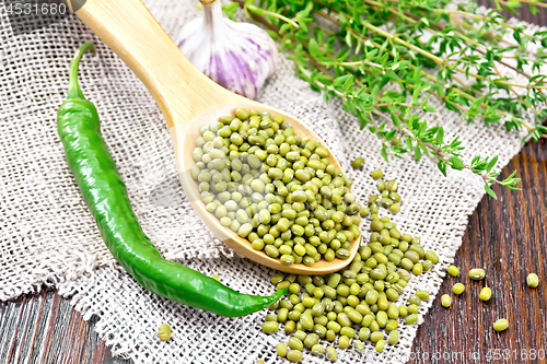 Image of Mung beans in spoon on board