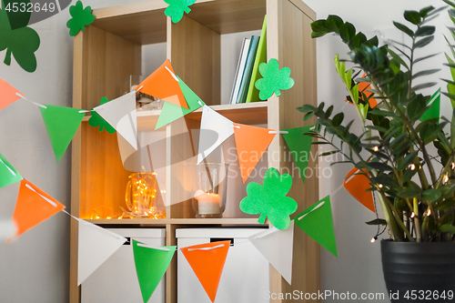 Image of home interior decorated for st patricks day party