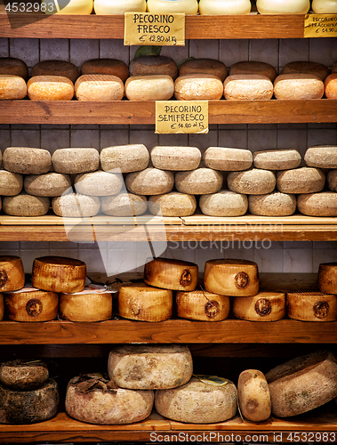 Image of Delicious cheeses in a grocery store in Pienza