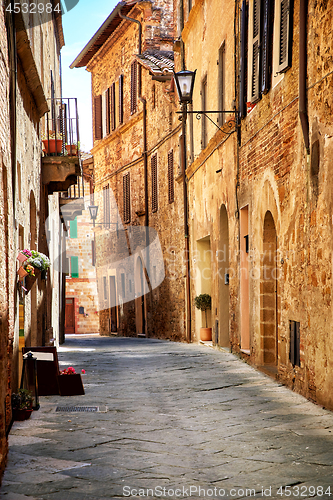 Image of Narrow town street in Pienza, Italy