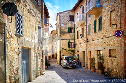 Image of Narrow town street in Pienza, Italy