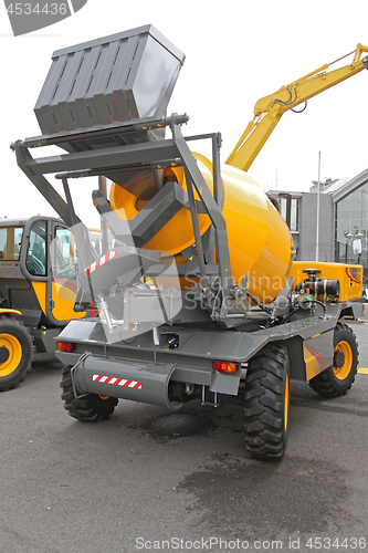 Image of Self Loading Concrete Mixer