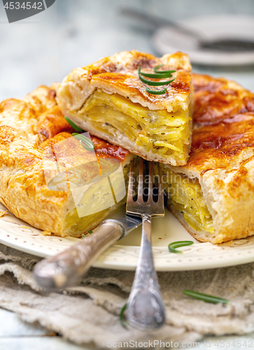 Image of Cut French pot pie with potatoes.