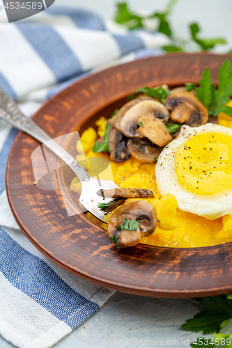 Image of Delicious polenta with mushrooms and egg.