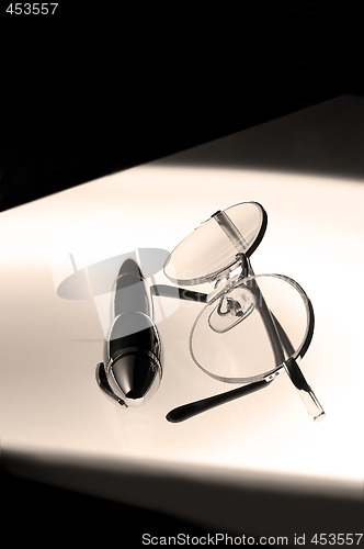 Image of pen and glasses
