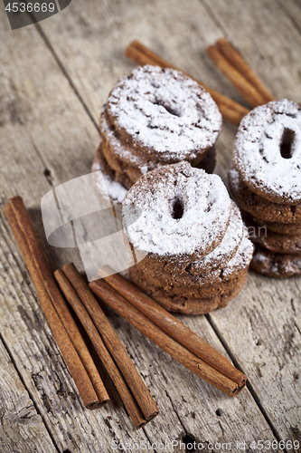 Image of Fresh baked chocolate chip cookies with sugar powder and cinnamo