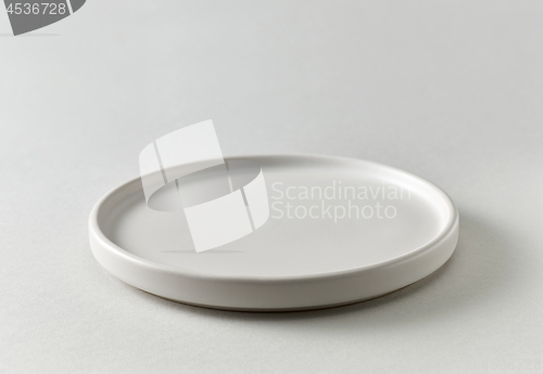 Image of empty white plate 