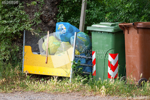 Image of typical trashcans in Italy