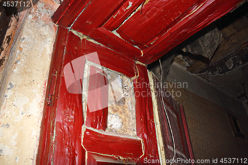 Image of dry rot on door frame