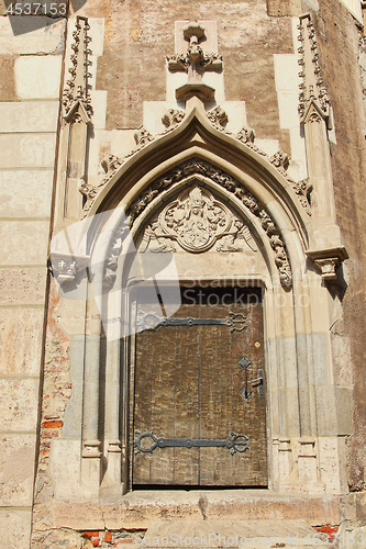 Image of entrance of old castle