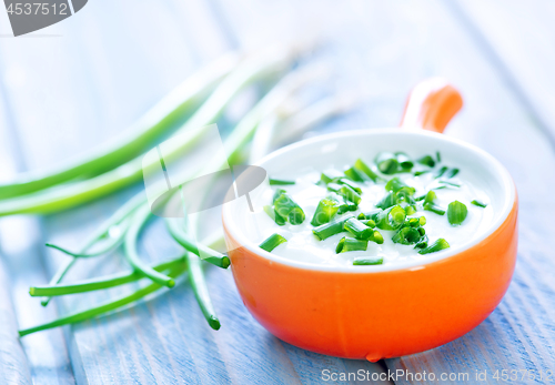 Image of sour cream with onion