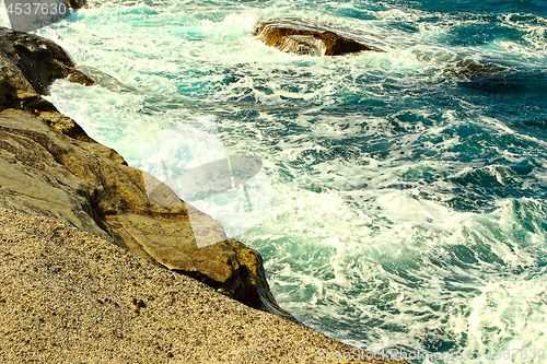 Image of splashing waves at Sarakiniko beach