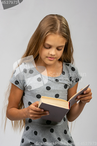 Image of Portrait of a teen girl reading a book