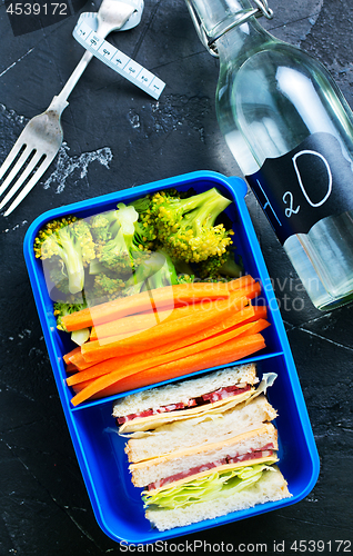 Image of food in lunch box