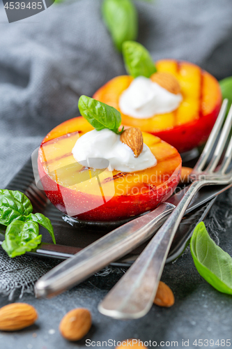 Image of Fried peaches with yogurt, honey and almonds.