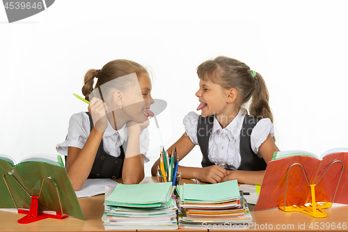 Image of Classmates show each other language